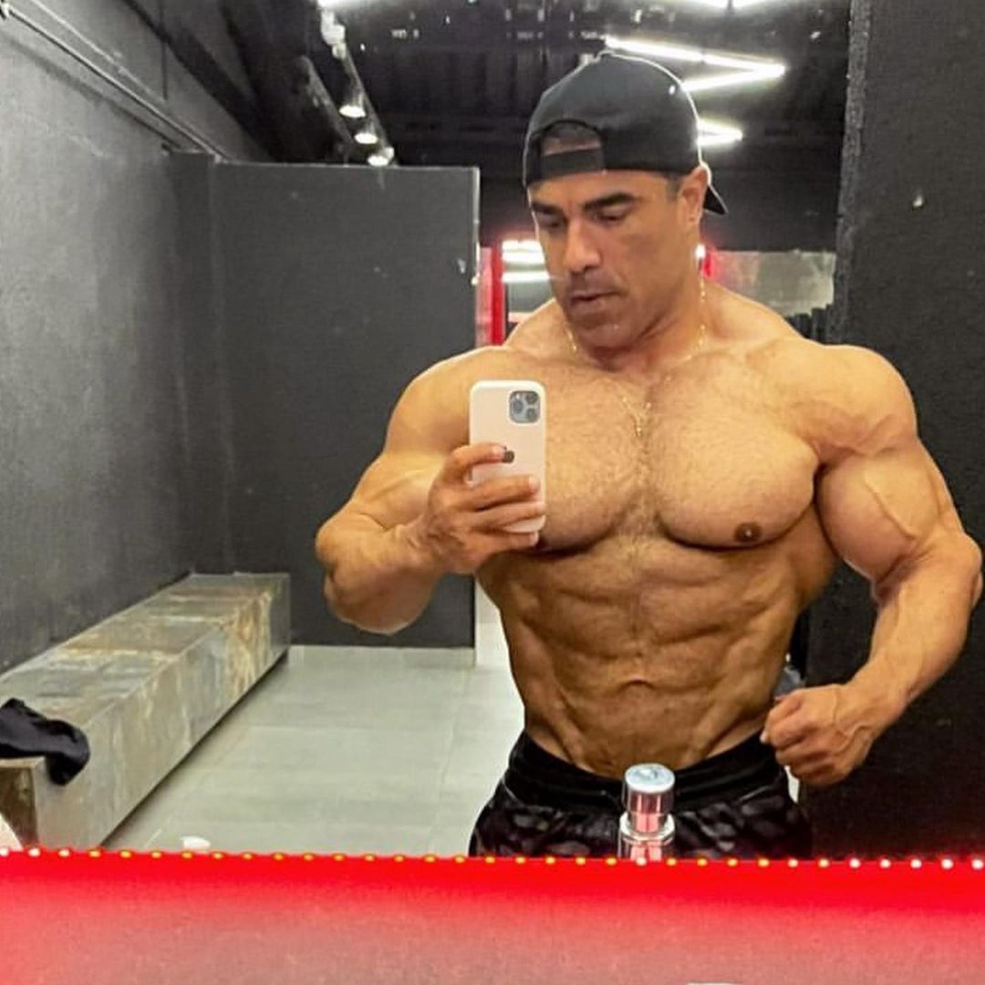 Eduardo Corrêa mostra físico em bulking de forma inédita