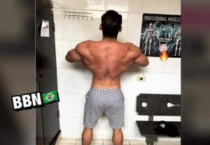 Fe Franco mostra dorsal gigante em atualização