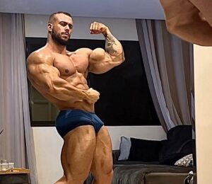 Marcelo Horse posta atualização com físico estético em bulking