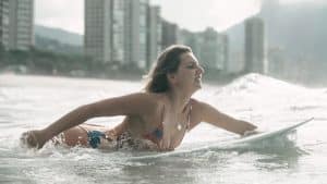 Maya Gabeira se justifica após polêmica participação na Globo