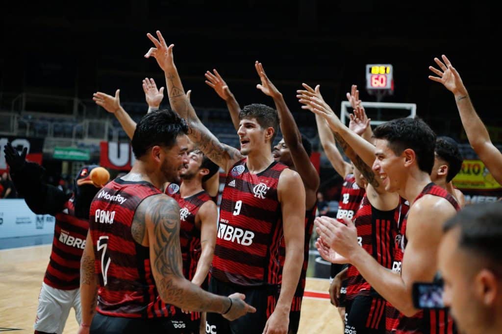 Flamengo vai para a semifinal da “Libertadores” do basqute com vitória épica