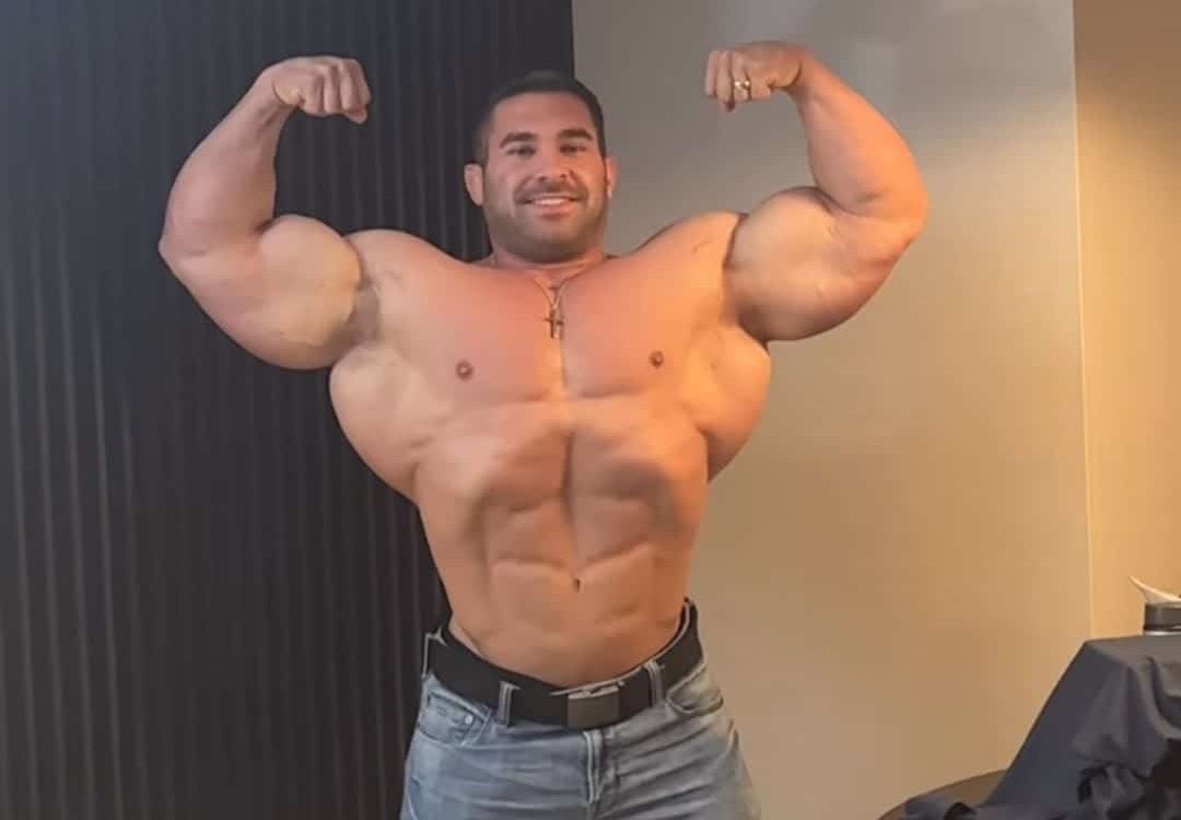 Derek Lunsford aparece gigante em bulking