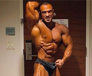 Alex Cambronero posta físico depois de ser pintado para competir