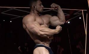 Ramon Dino bate peso na pesagem do Arnold Classic Ohio