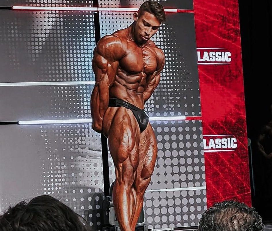 Poses da categoria Classic Physique - Conheça quais são