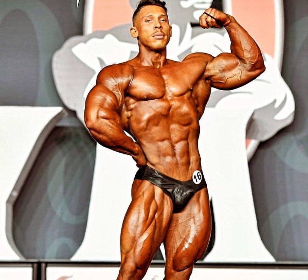 Poses da categoria Classic Physique - Conheça quais são