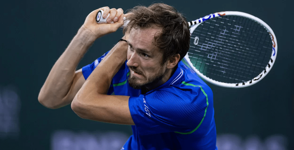 Daniil Medvedev avança para as quartas de final no sacrifício