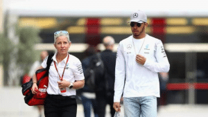 Lewis Hamilton anuncia fim de parceria com treinadora Angela Cullen