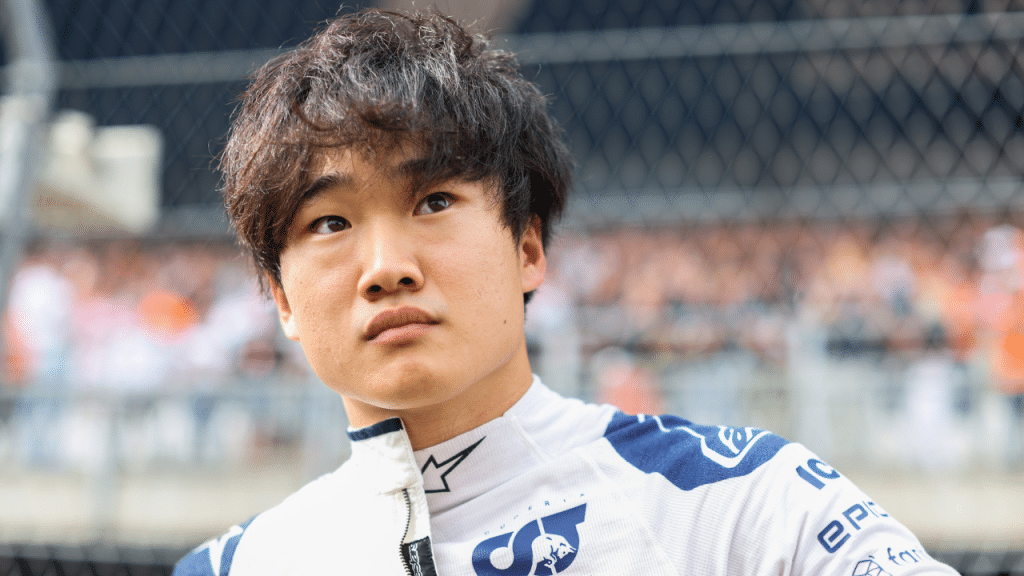 Yuki Tsunoda lamenta largada ruim em Bahrein
