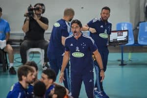 Cruzeiro enfrenta Blumenau em busca da semifinal da Superliga