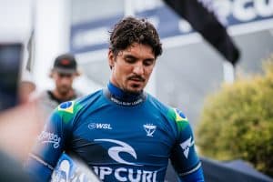 Gabriel Medina decepciona e está fora de Bells Beach