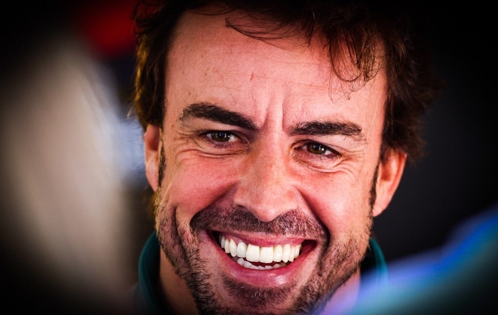 Com Piscadinha! Fernando Alonso reage aos rumores de namoro com Taylor Swift