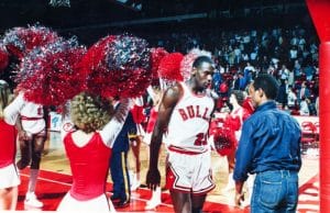Diretor de “Air” explica por que Michael Jordan é deixado de segundo plano no filme