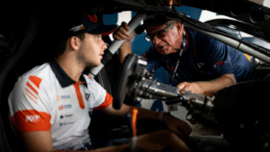 Maior campeão da Stock Car volta a Interlagos como mentor de jovem promessa
