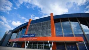 Fera do skate brasileiro é homenageada com pista em arena