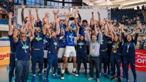 Times de futebol com equipes no vôlei