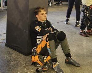 Piloto da Fórmula 1 enfrenta problemas estomacais em dia decisivo