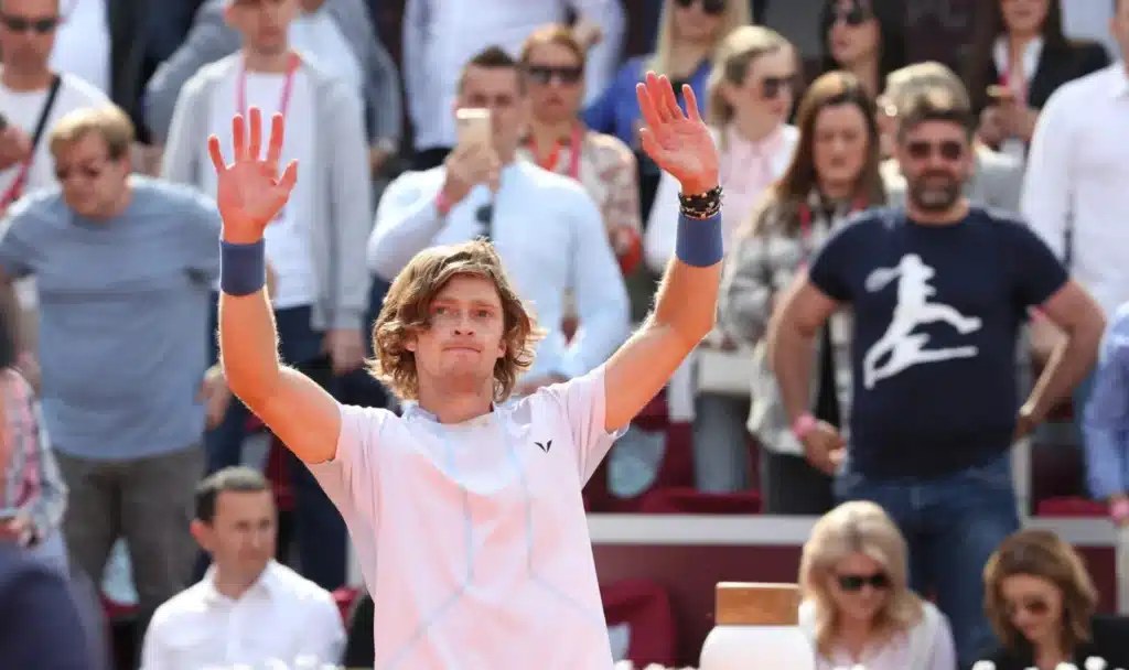 Rublev afirma em entrevista: “O tênis verdadeiro se joga no…”