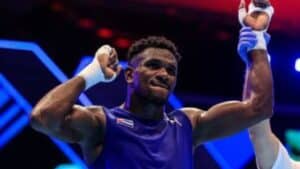 Boxeador de Cuba ganha título mundial e tem atitude radical
