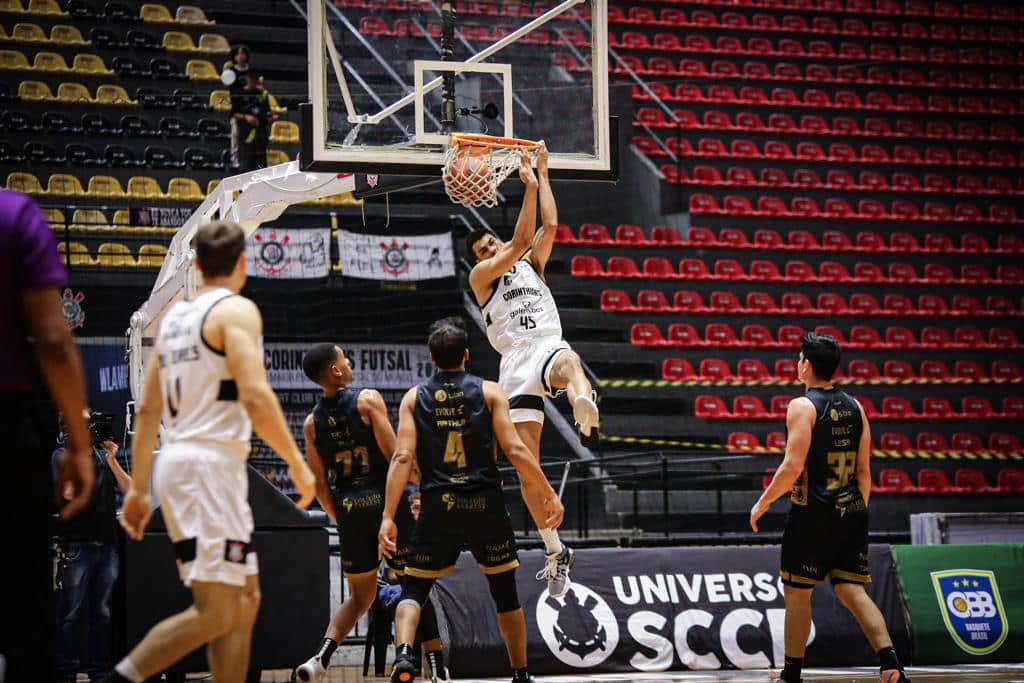 Times de futebol que possuem equipes no basquete