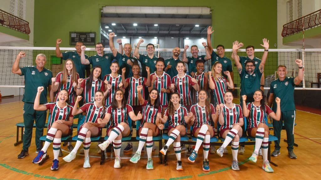 Times de futebol com equipes no vôlei