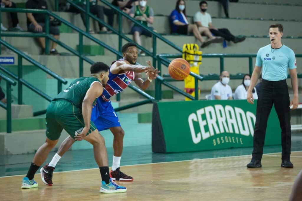Times de futebol que possuem equipes no basquete