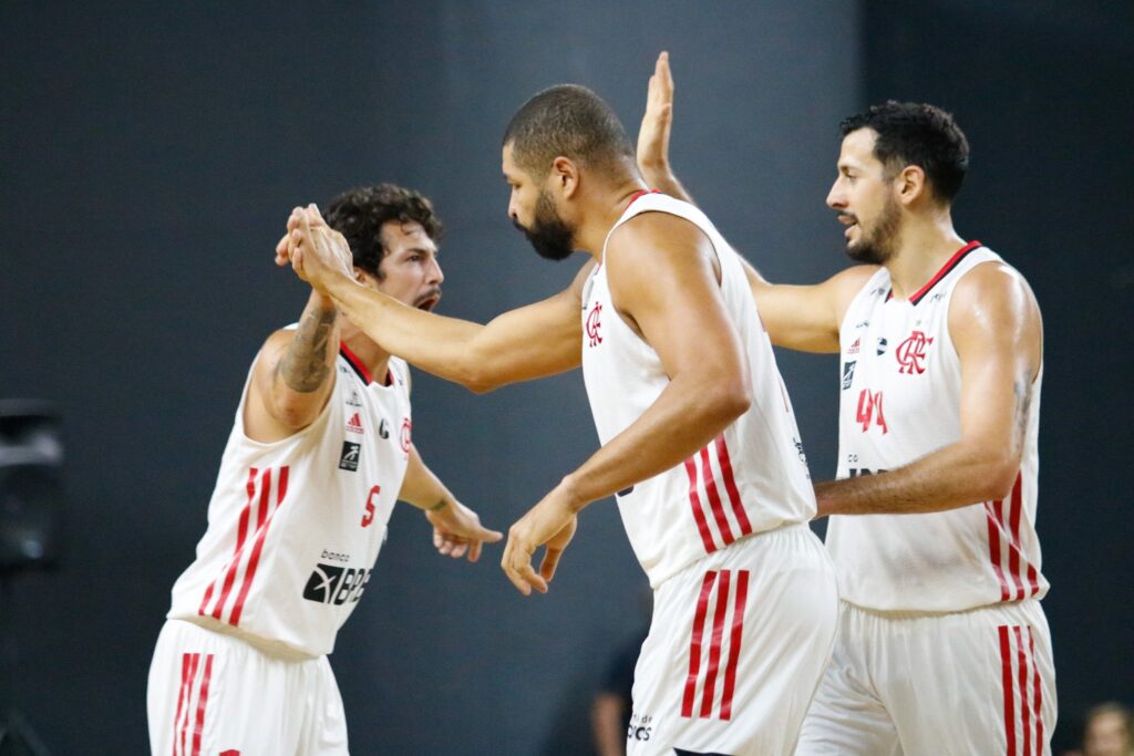Times de futebol que possuem equipes no basquete