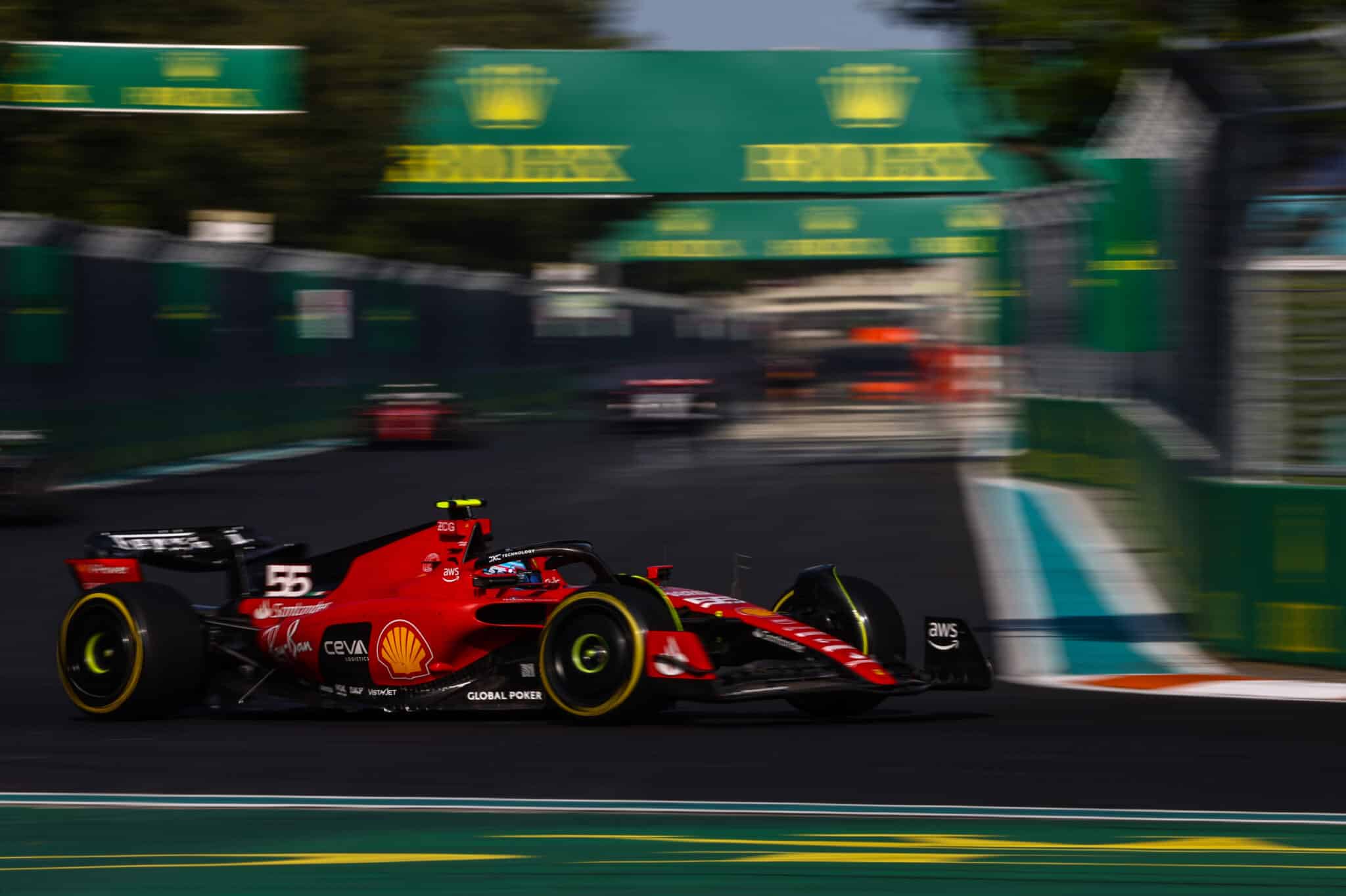 Sainz quer seu futuro na Ferrari definido antes do início do próximo ano