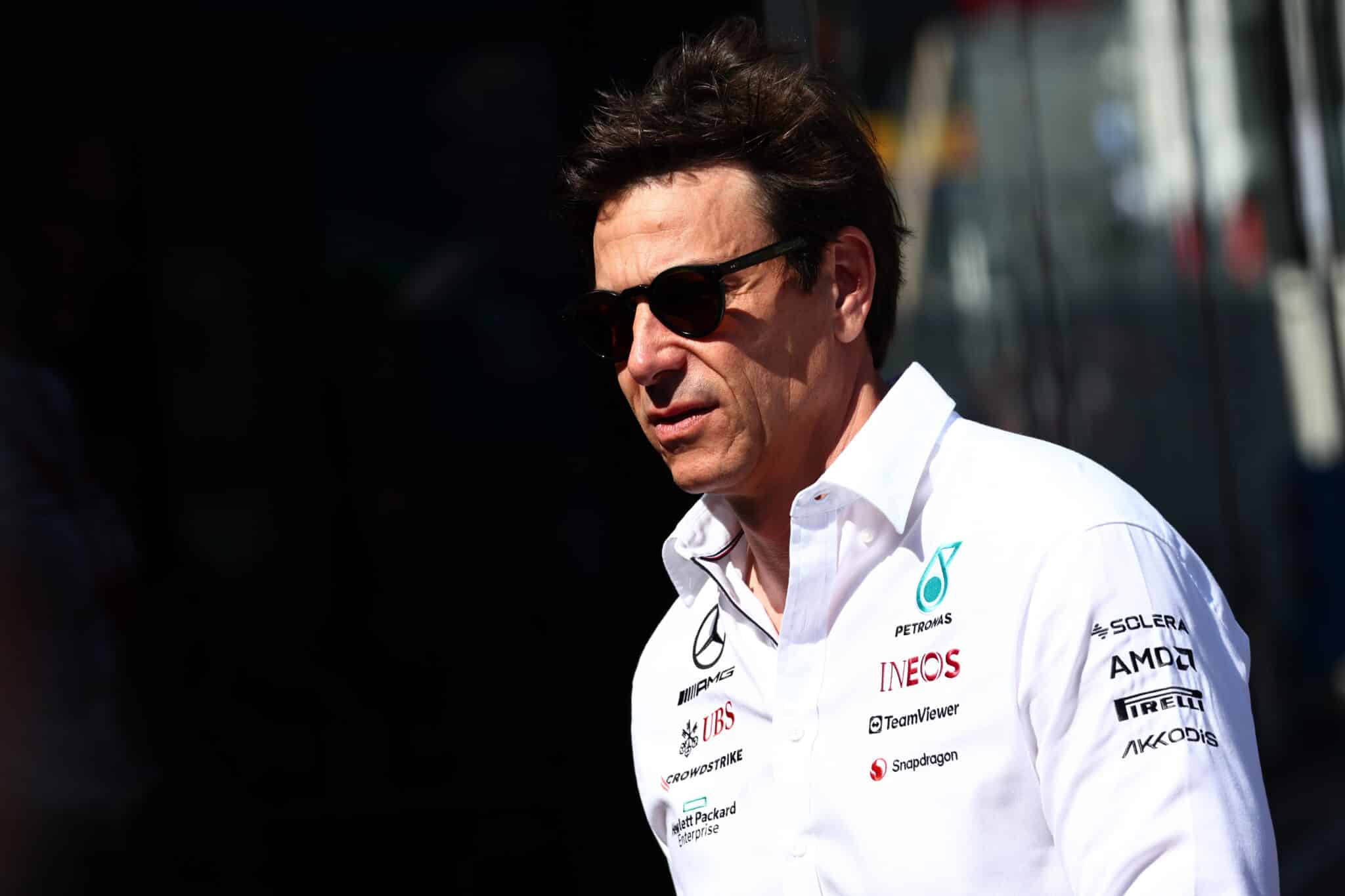 Wolff diz que Mercedes nem discutiu pedido de Russell para passar Hamilton