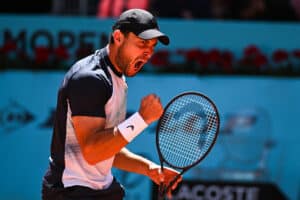 Aslan Karatsev repete feito que só ocorreu uma vez, e em 2002