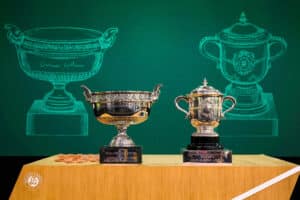 Conheça os tenistas que nomeiam os troféus de Roland-Garros
