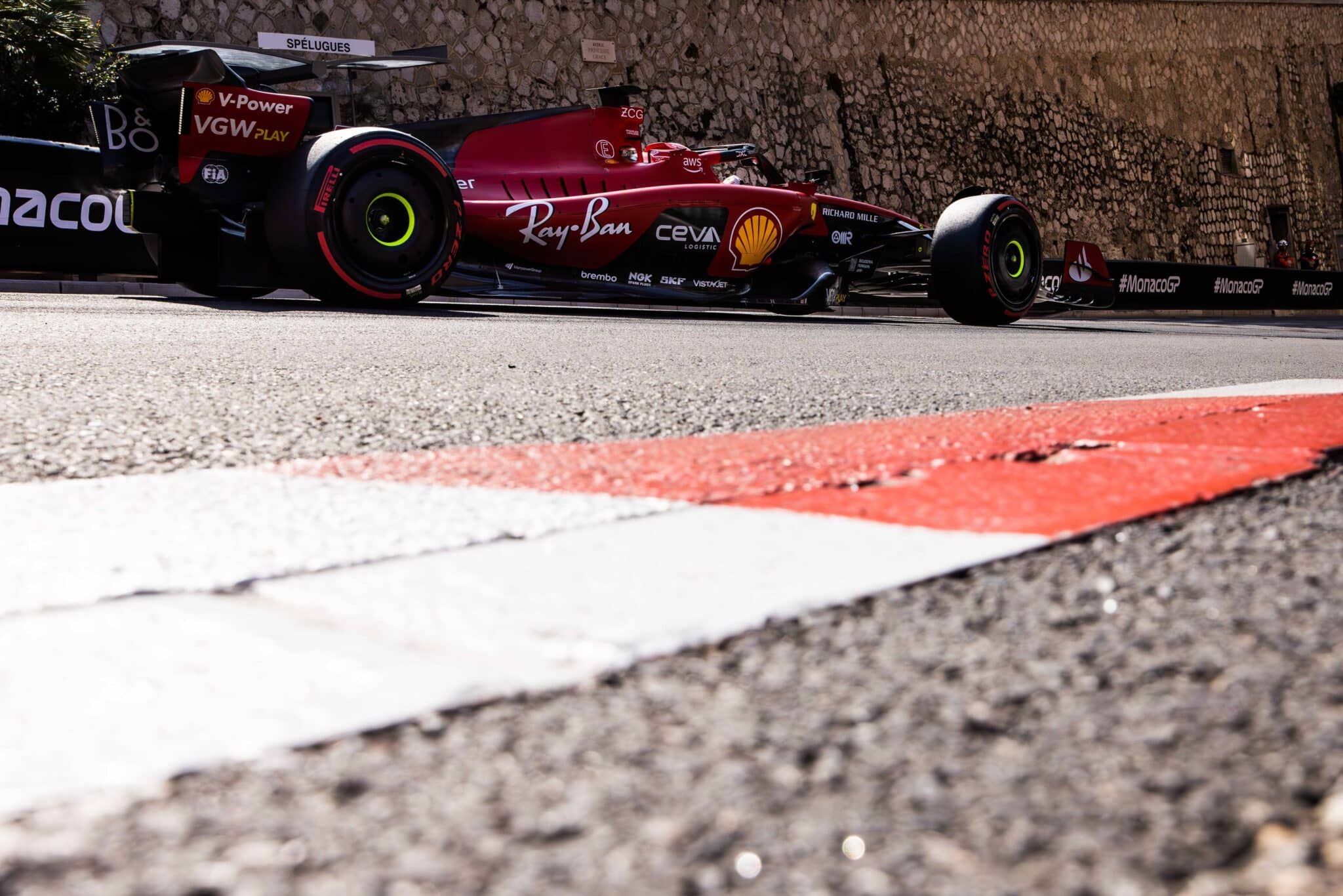 Leclerc defende estratégia da Ferrari nas ruas de Monte Carlo