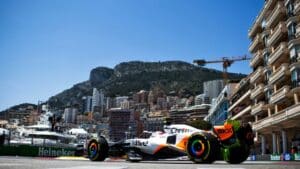 Piloto da Fórmula 1 é visto com namorada de jogador da Premier League em Mônaco