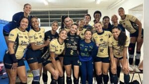 Jogadora de vôlei erra tatuagem e viraliza: “Essa é da Itália”