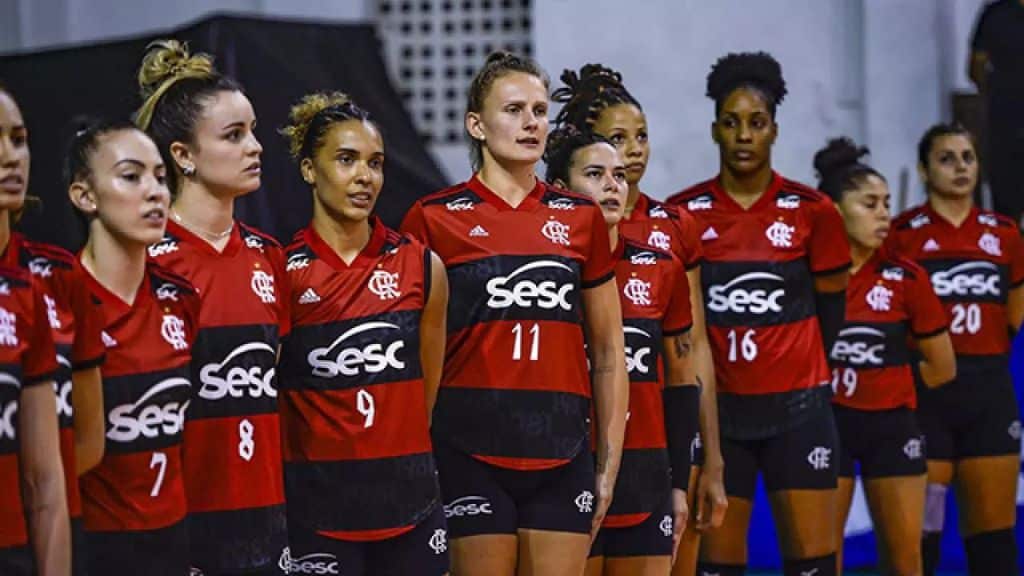 Times de futebol com equipes no vôlei