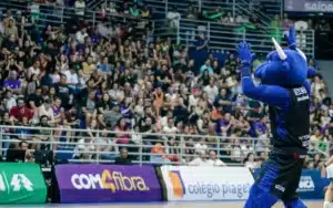 STJD toma decisão sobre acusação de mascote do Franca agredir árbitros no NBB