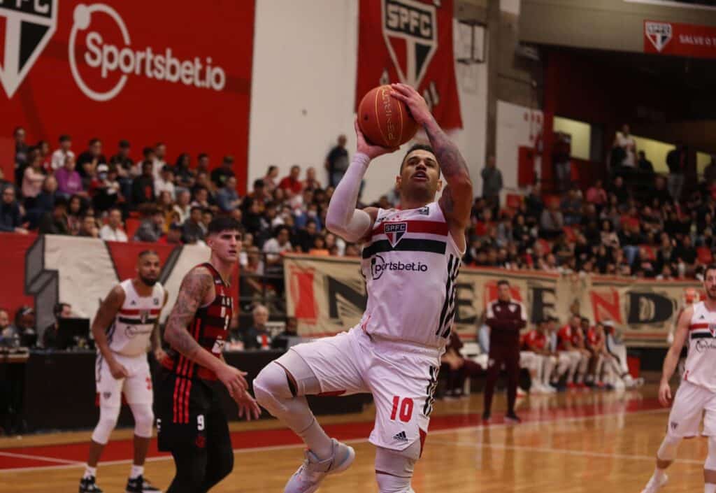 Times de futebol que possuem equipes no basquete