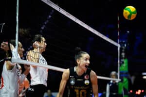 Gabi e Egonu ditam o ritmo e Vakifbank fatura a sexta Champions de Vôlei Feminino
