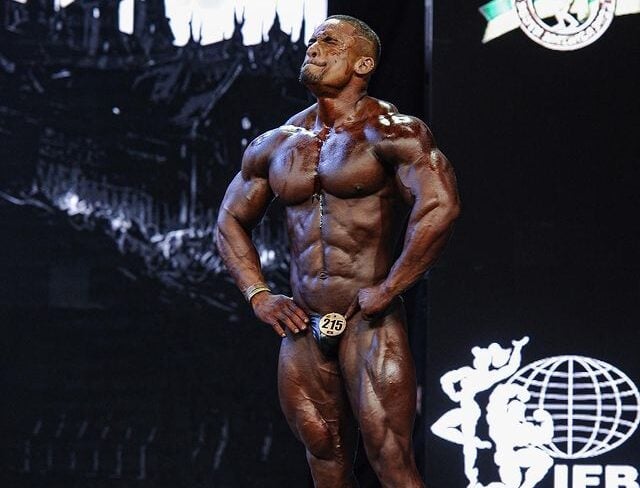 Neil Hill, coach do Rafa Brandão, se impressiona com promessa brasileira: “Vai ganhar muitos shows profissionais”