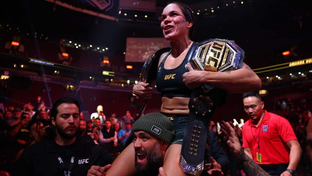 Amanda Nunes mantém cinturão de forma avassaladora e toma decisão surpreendente no MMA