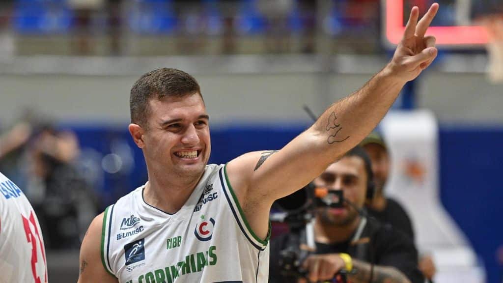 Armador do São José monta quinteto ideal, cita amigos no basquete e reforço perfeito