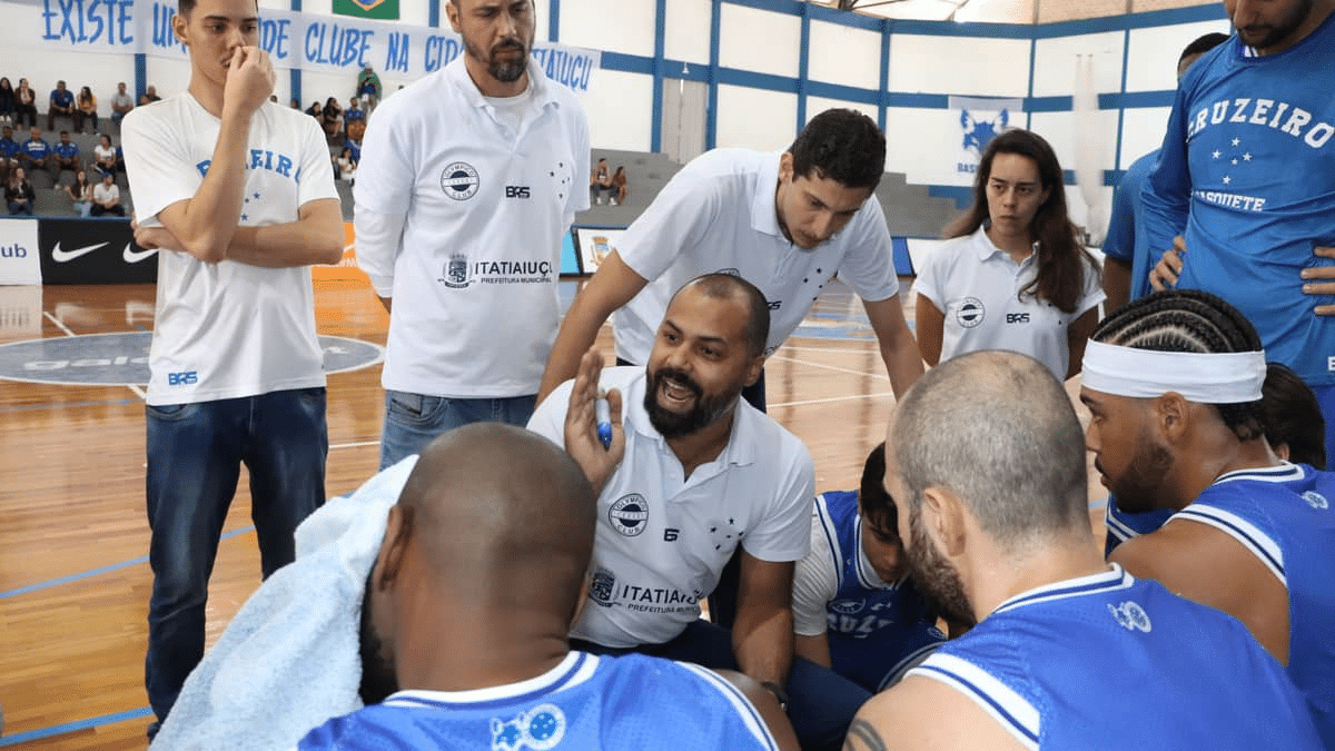 [Entrevista] Campeão do Brasileirão com Cruzeiro basquete, técnico Pérez revela próximos passos do time