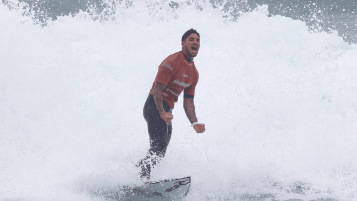 Focado! Gabriel Medina treina pelas primeiras horas da manhã em Saquarema