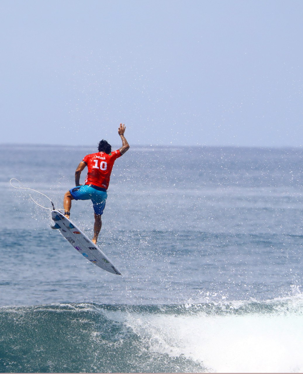 Gabriel Medina fica em último em bateria e vai disputar repescagem no Surf City El Salvador Pro