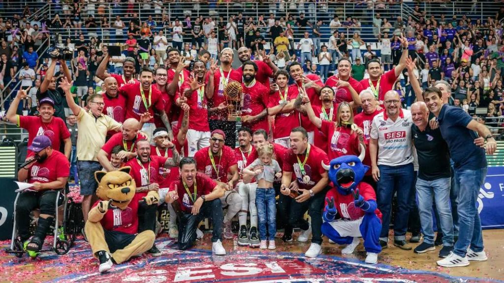Bicampeão do NBB, Franca renova com gringos do elenco
