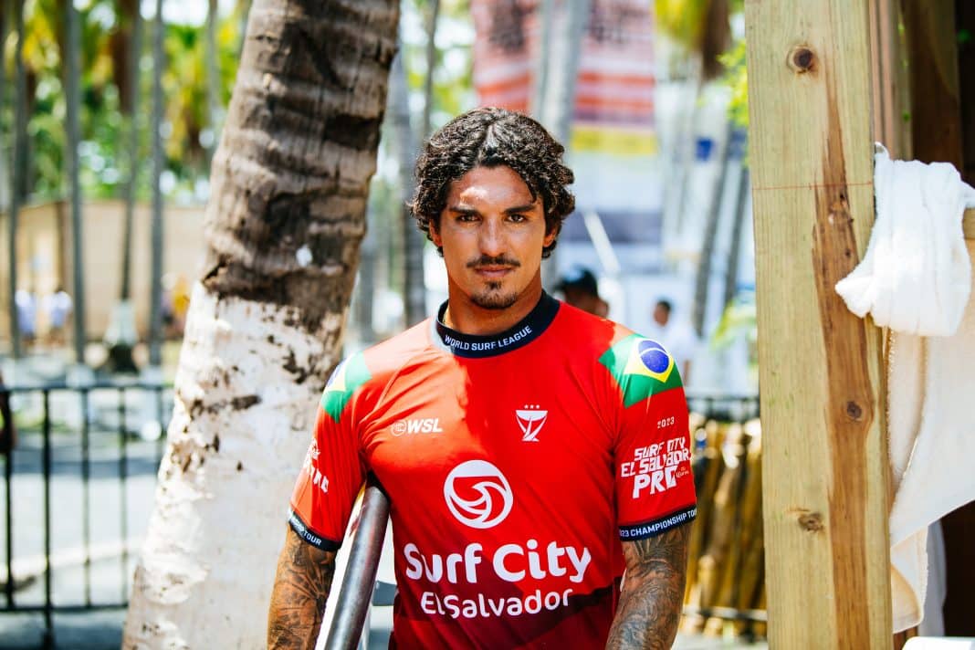 Gabriel Medina assusta rivais com desempenho assombroso em Teahupo’o