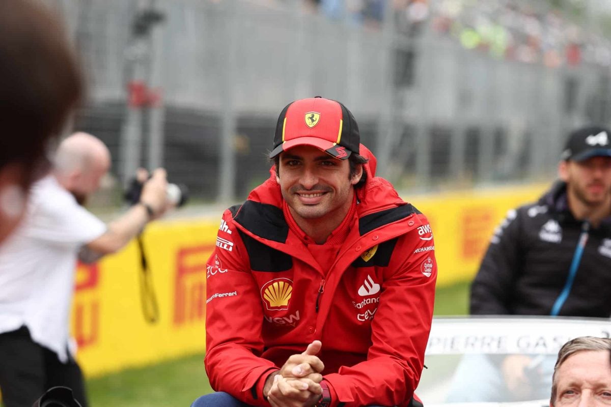 Sainz acredita que Ferrari está na direção certa