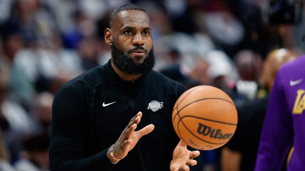 LeBron James lança campanha mundial com marca de fast food