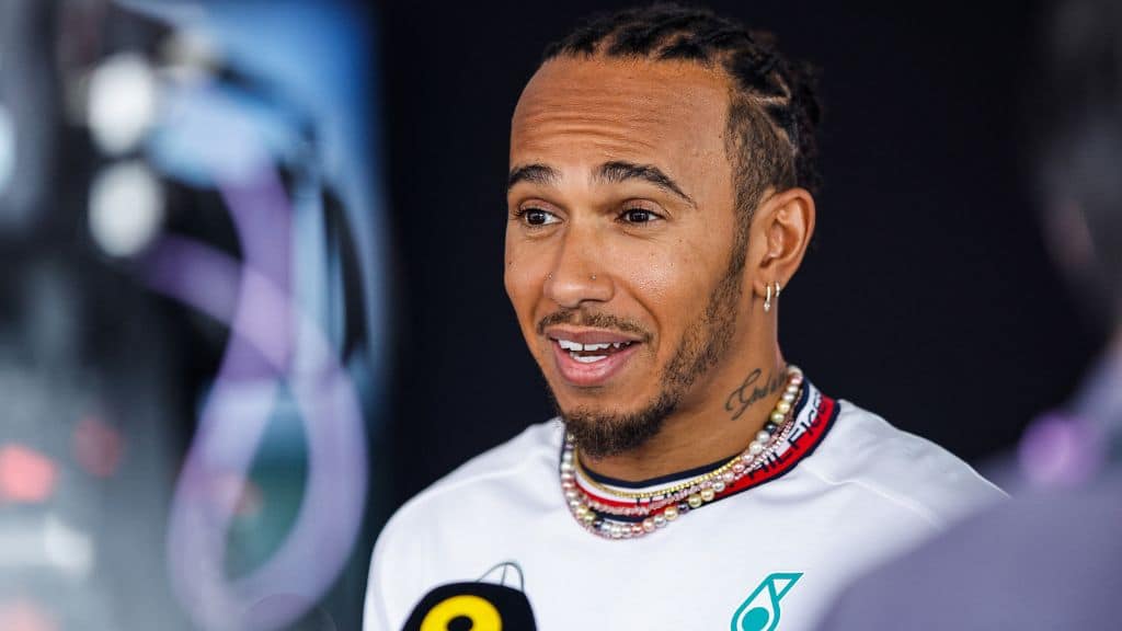 Lewis Hamilton aparece mais uma vez junto de cantora e aumenta os rumores sobre affair