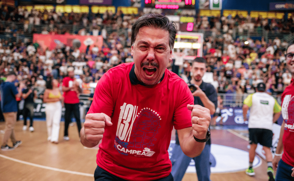 “É para comemorar muito, sei da dificuldade de repetir isso…”, desabafa Helinho sobre histórica temporada 2022/23 do Sesi Franca